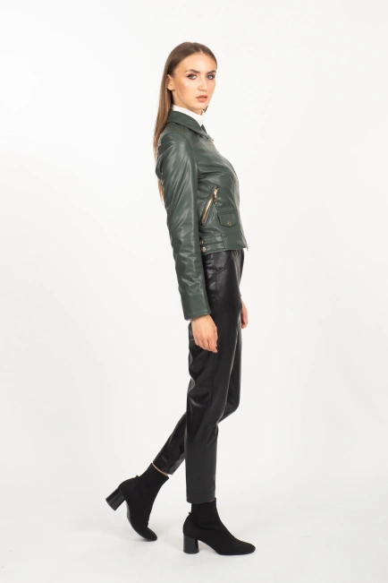 Жіноча куртка із еко-шкіри темно-зеленого кольору-5
