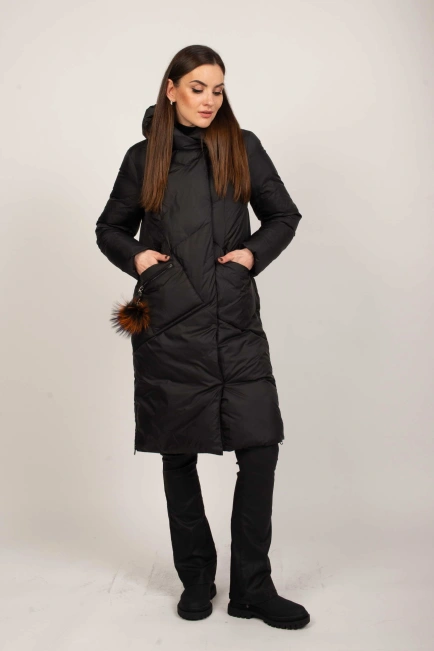 Чорна жіноча зимова куртка з капюшоном-2