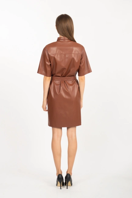 Жіноча сукня з еко-шкіри в коричневому кольорі-6