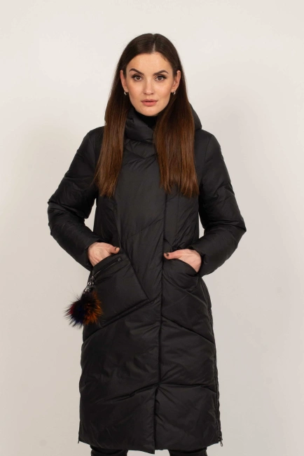 Чорна жіноча зимова куртка з капюшоном-3