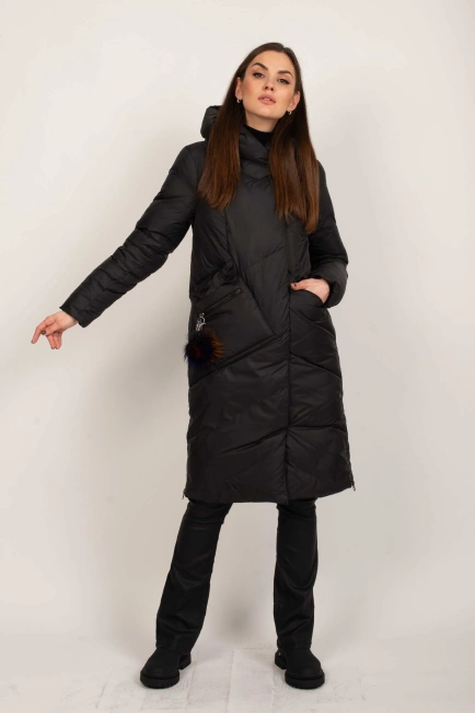 Чорна жіноча зимова куртка з капюшоном-4