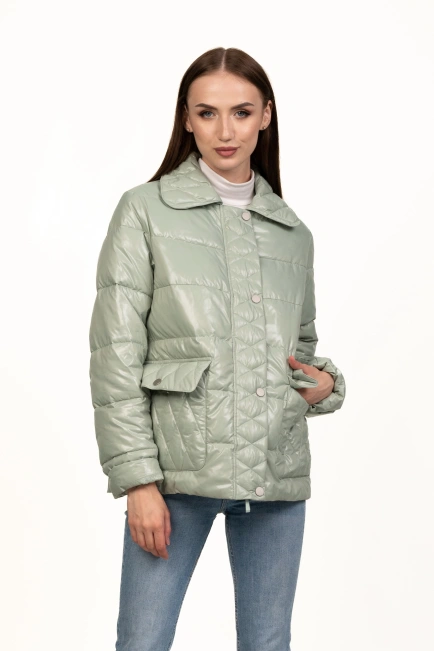 Женская куртка с накладными карманами-3