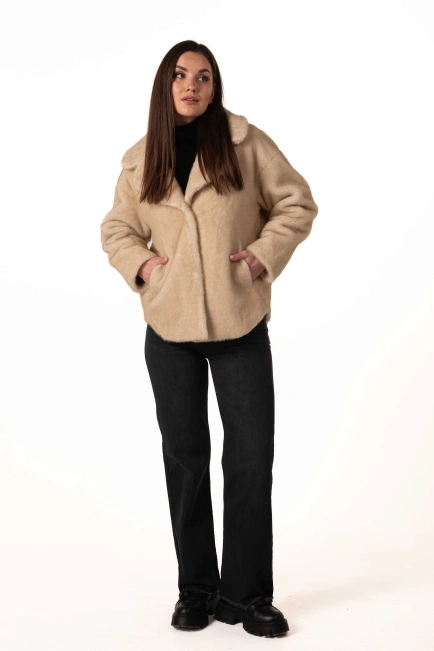 Жіноча шуба з екохутра з англійським коміром-10