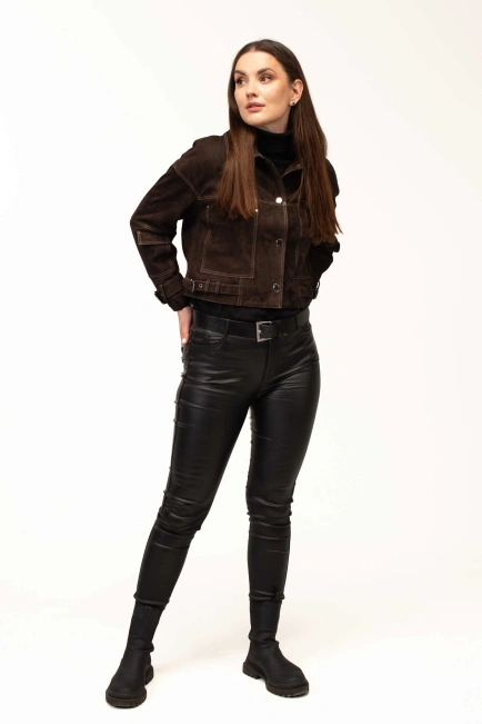 Женская замшевая куртка с ремешками-9