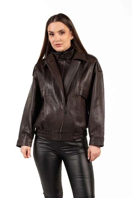 Коричневая кожаная куртка с резинкой по низу-4