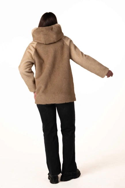 Шуба з екохутра в бежевих відтінках-2