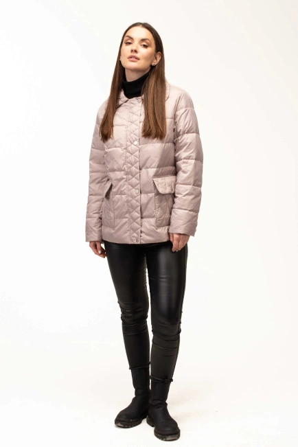 Легка демісезонна куртка з накладними кишенями-6