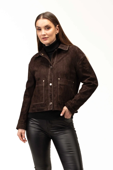 Женская коричневая замшевая куртка на кнопках-1