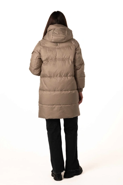 Бежевий біопуховик з декором на рукавчику-2