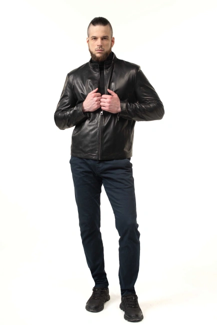 Чорна шкірянка з блискавками на манжетах-9