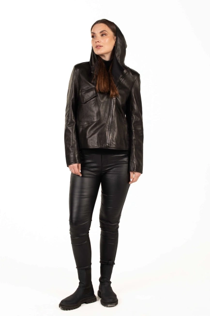 Женская чёрная кожаная куртка с карманом-3