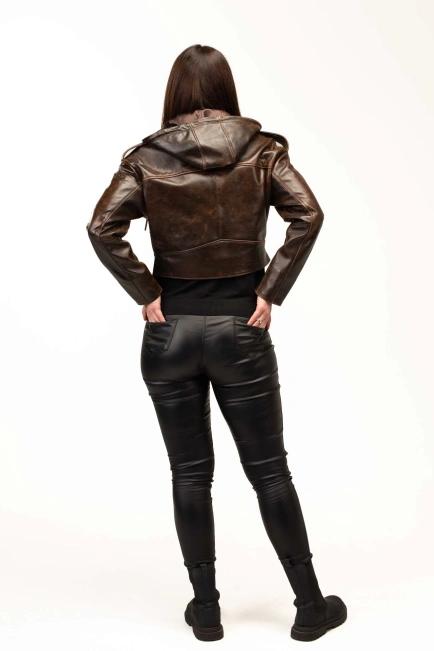 Женская коричневая кожаная куртка с капюшоном-2