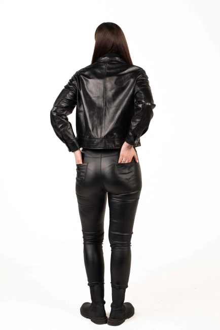 Чорна шкіряна куртка на кнопках-2