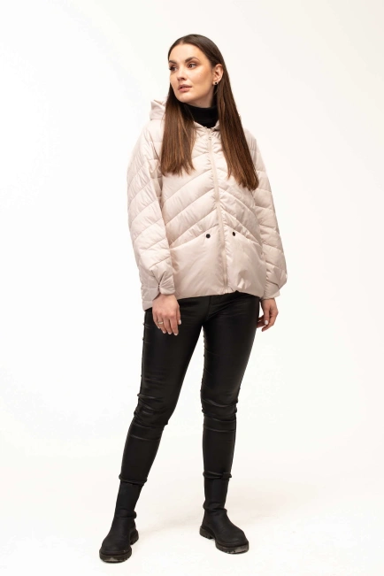 Демисезонная куртка с капюшоном и карманами-6