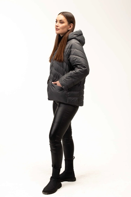 Демисезонная серая куртка с капюшоном-5