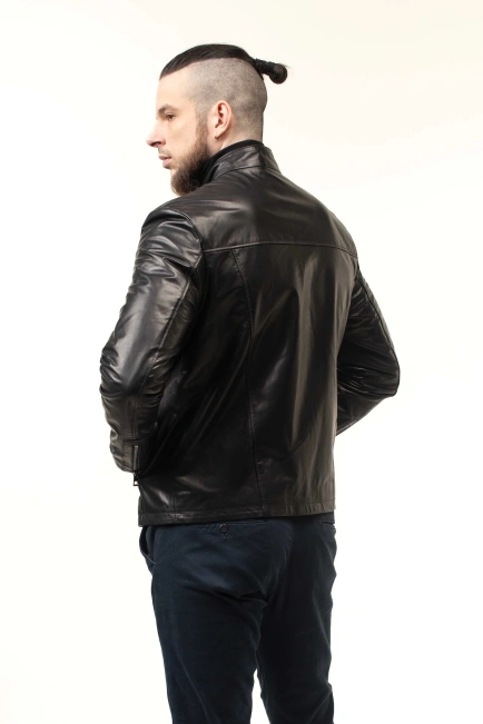 Чорна шкірянка з блискавками на манжетах-6