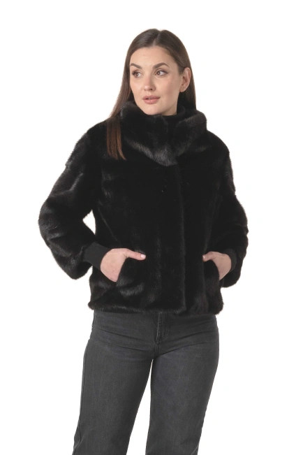 Жіноча норкова шуба чорного кольору з брошкою-4