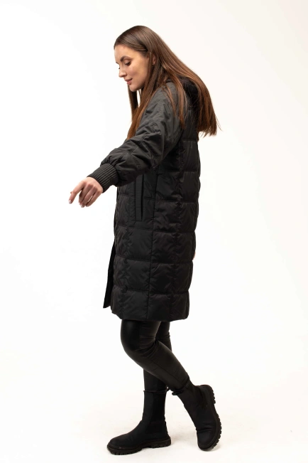 Демисезонная чёрная куртка с капюшоном-5