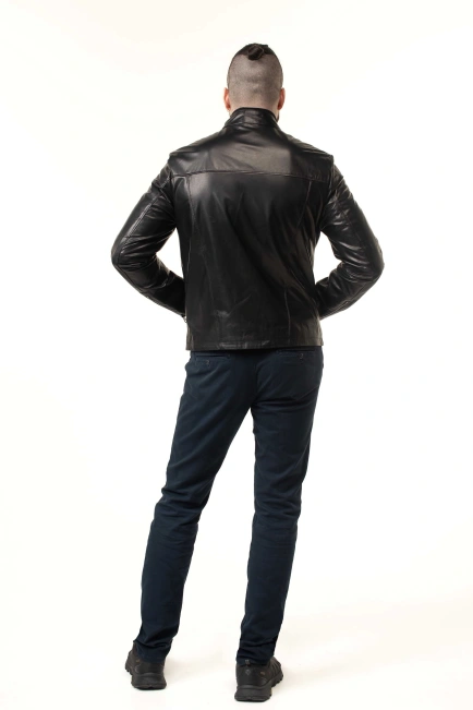 Чорна шкірянка з блискавками на манжетах-2