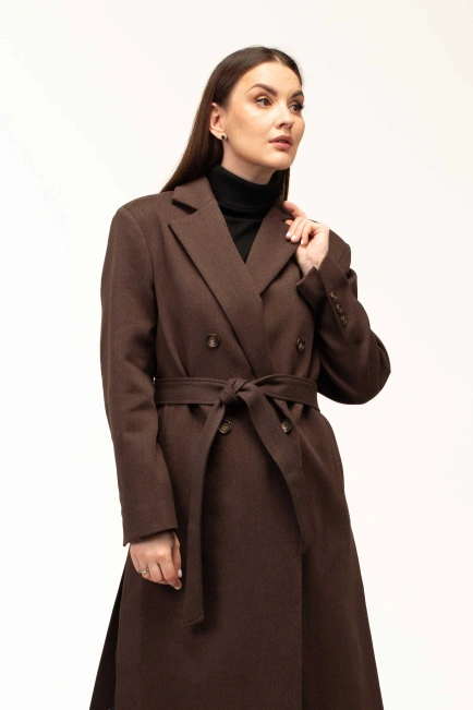 Женское пальто коричневого цвета с поясом-4