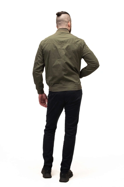 Мужская лёгкая куртка бомбер хаки-2