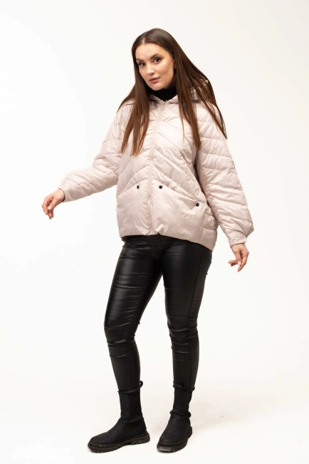 Демисезонная куртка с капюшоном и карманами-5