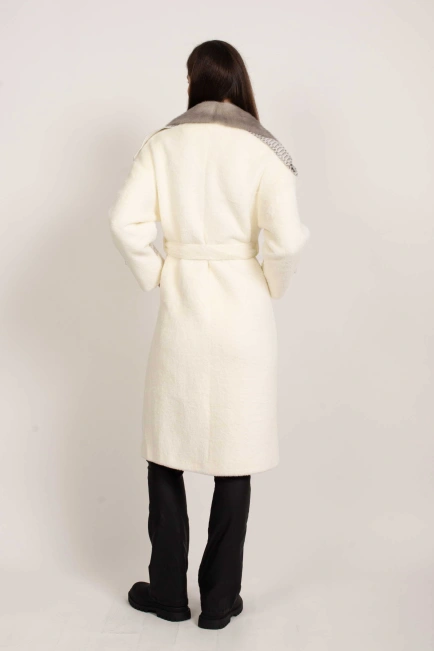Двубортное меховое пальто белое-7
