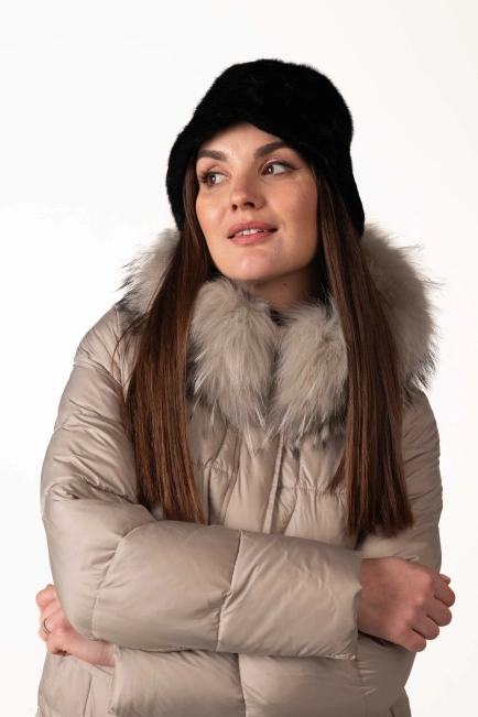 Жіноча зимова шапка з екохутра-2