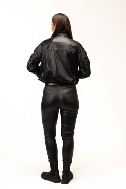 Женская кожаная куртка с большими карманами-2