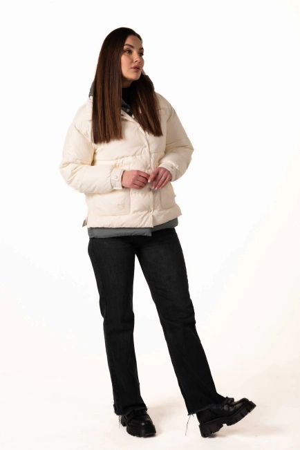Молочний біопуховик з коміром та капюшоном-7