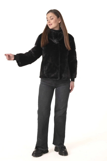 Жіноча норкова шуба чорного кольору з брошкою-8
