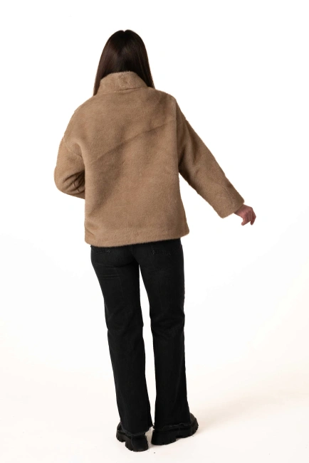 Шуба з екохутра у бежевому кольорі коротка-2