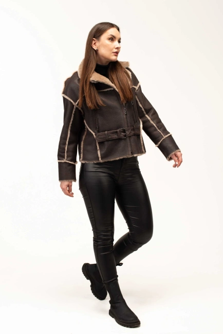 Женская коричневая дубленка с бежевым мехом-7