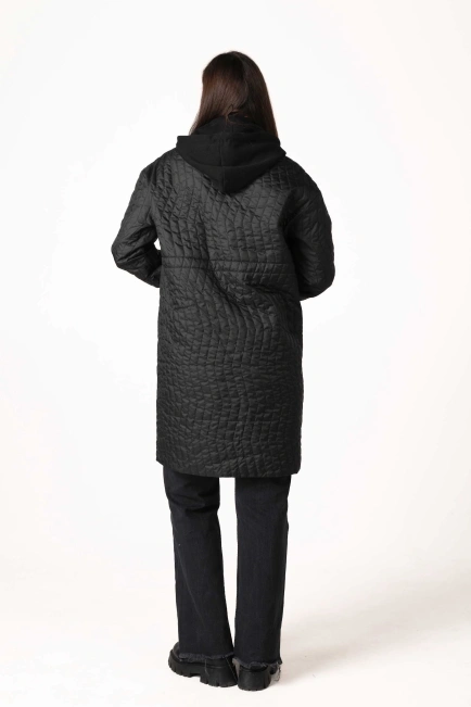 Жіноча демісезонна куртка на синтепоні чорна-2