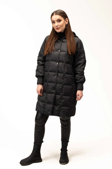 Демисезонная чёрная куртка с капюшоном-9