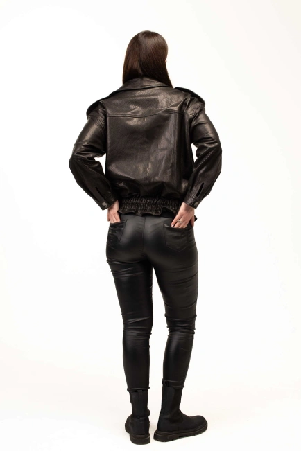 Женская кожаная куртка с резинкой на бёдрах-2