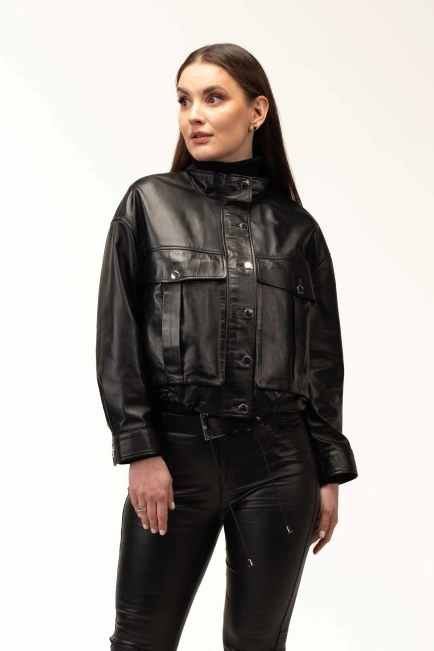 Женская кожаная куртка с большими карманами-4