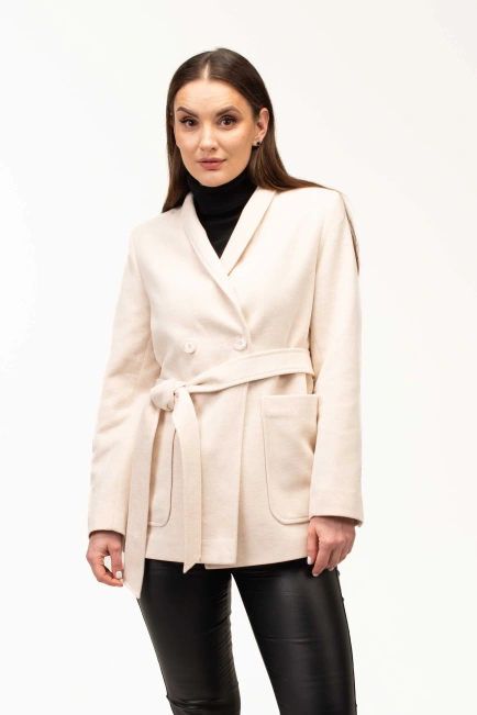 Жіноче пальто молочного кольору з поясом-4