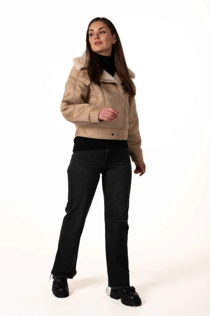Жіноча екодублянка-бомбер бежевого кольору-7