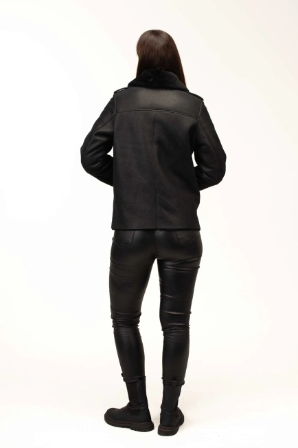 Женская черная дубленка-косуха с карманами-2