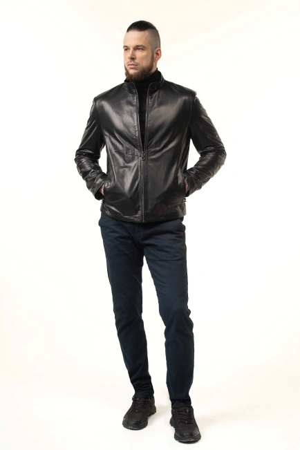 Чорна шкірянка з блискавками на манжетах-10