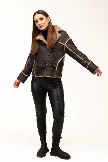 Женская коричневая дубленка с бежевым мехом-6