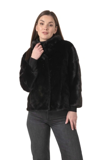 Жіноча норкова шуба чорного кольору з брошкою-1