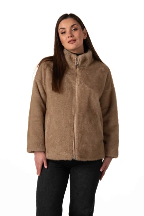 Короткая шуба из экомеха бежевого цвета