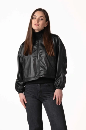 Жіноча куртка-бомбер з екошкіри чорна