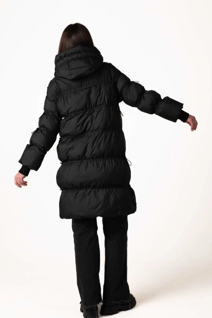 Чорний біопуховик з кулісками та капюшоном-2