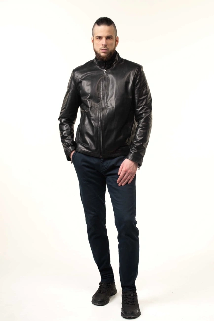 Чорна шкірянка з блискавками на манжетах-3