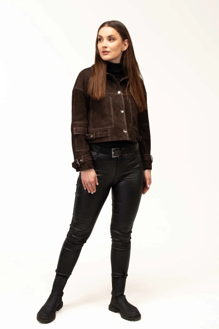 Женская замшевая куртка с ремешками-6