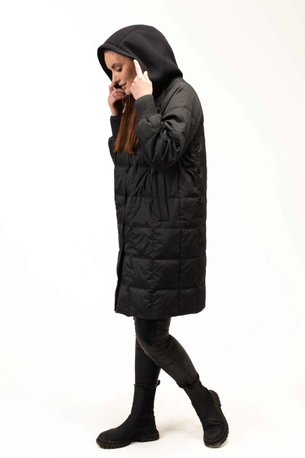 Демисезонная чёрная куртка с капюшоном-8