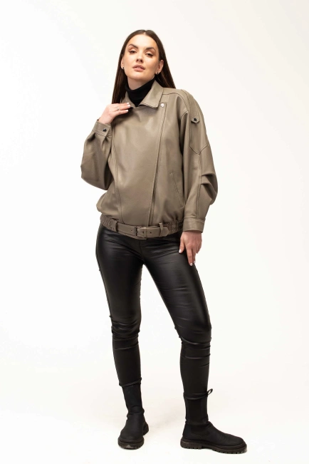 Женская бежевая кожаная куртка с резинкой-10